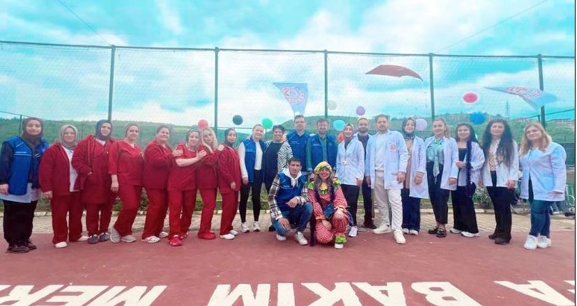 HALKLA İLİŞKİLER ÖĞRENCİLERİNDEN DARÜL ŞİFA HASTALARINA ÖZEL SOSYAL SORUMLULUK PROJESİ