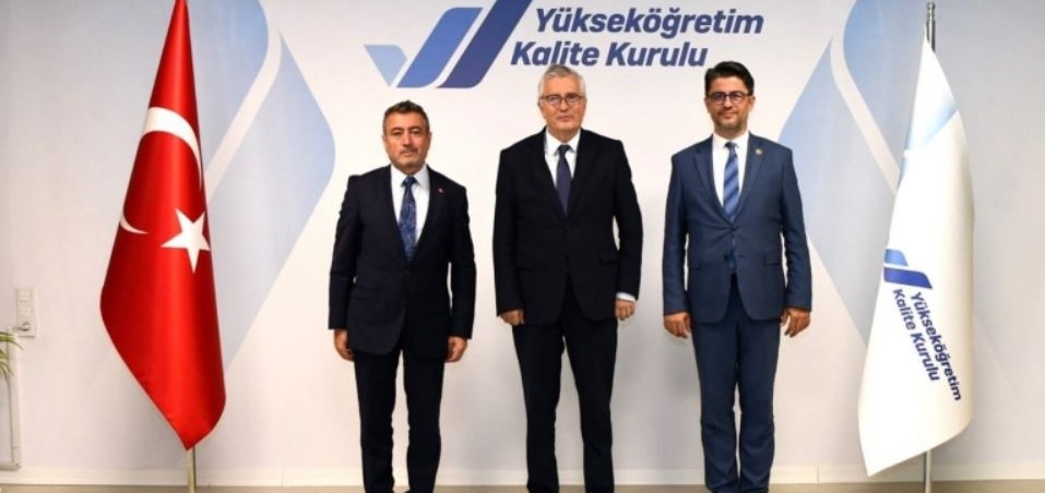 REKTÖR ERENOĞLU VE REKTÖR YARDIMCISI KÖKSAL, YÖKAK BAŞKANI KOCABIÇAK’I ZİYARET ETTİ