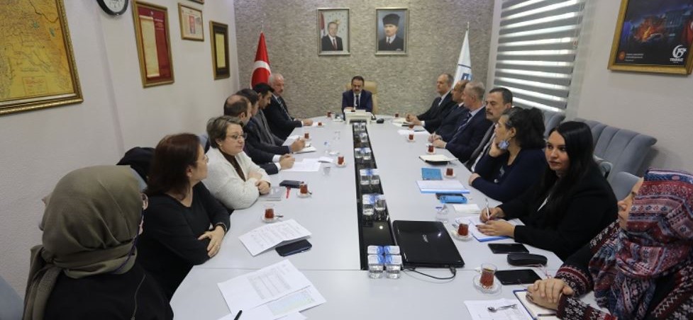 VALİ İLHAMİ AKTAŞ, ÜNİVERSİTE ÖĞRENCİ YURT MÜDÜRLERİ İLE DEĞERLENDİRME TOPLANTISI GERÇEKLEŞTİRDİ